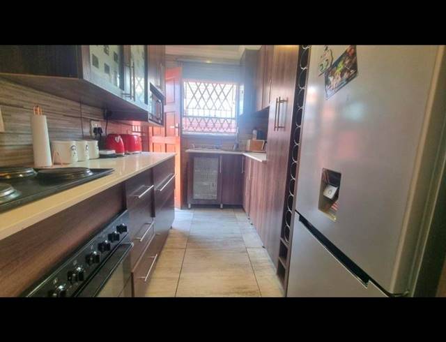3 BEDROOM HOUSE FOR SALE IN THE ORCHARDS